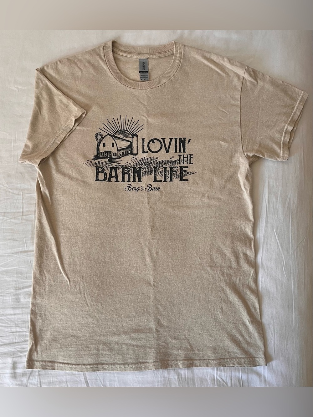 Gildan Beige Graphic Short Sleeve Tee/Cotton/Unisex/Medium